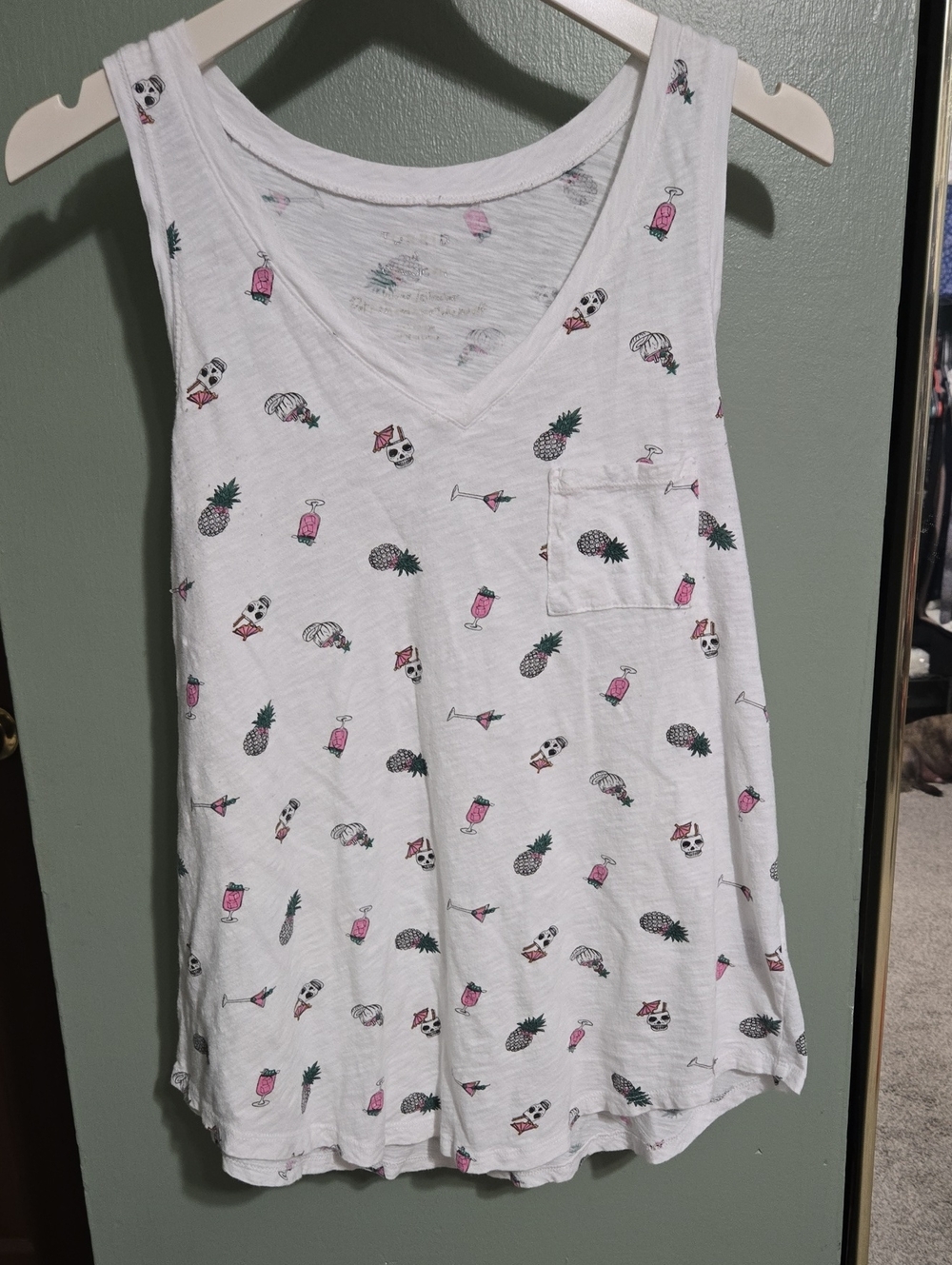 Torrid Women’s White V-Neck Tropical Print Tank with Pocket
